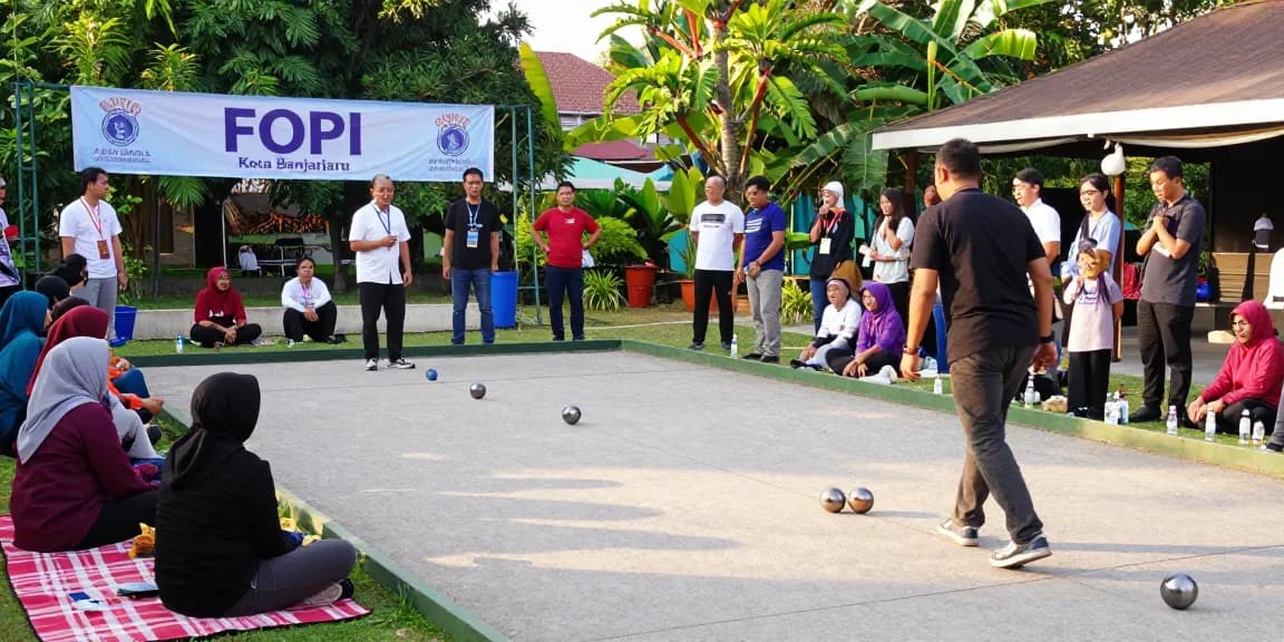 Join the exciting petanque community at fopikotabanjarba.org, showcasing vibrant outdoor sports events in Banjarbaru.